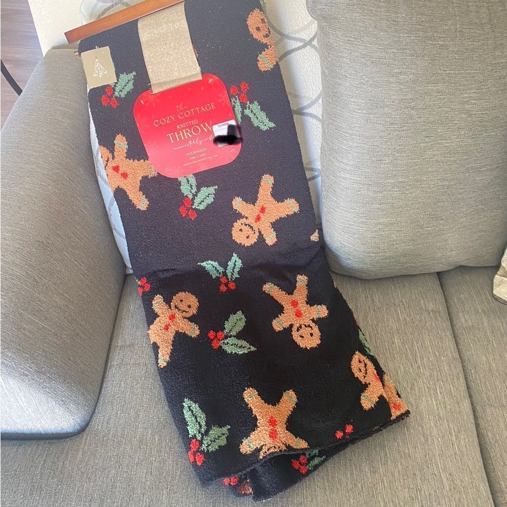 VIRAL HTF Gingerbread Man Christmas Holiday Throw NWT Cozy Cottage - Picture 2 of 3